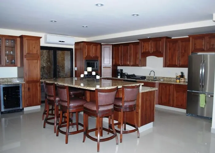 Luxury With Two Pools, Great For Large Groups *